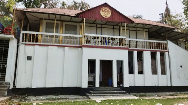 পন্ডিতপাড়া স্পোটিং ক্লাব আজ বিলুপ্ত হয়েছে খাবার হোটেল